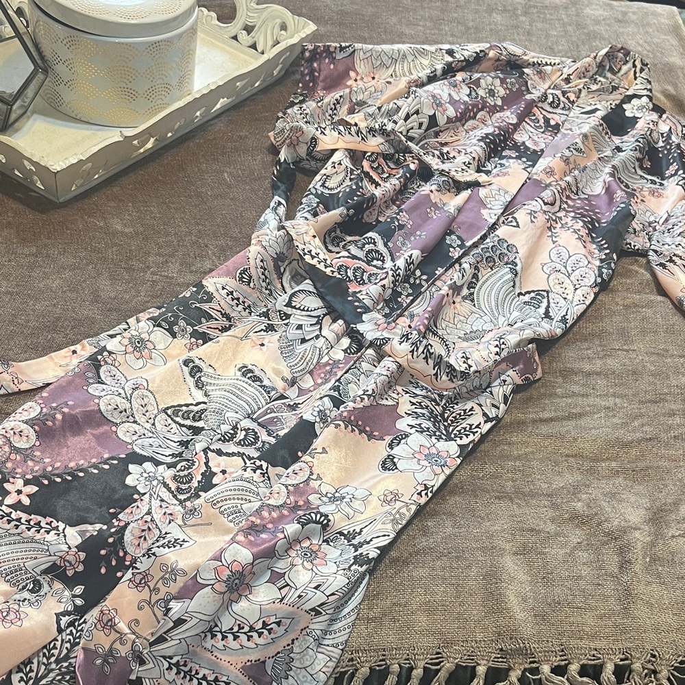 Floral Patterned Full Length Robe - Picture 2 of 4